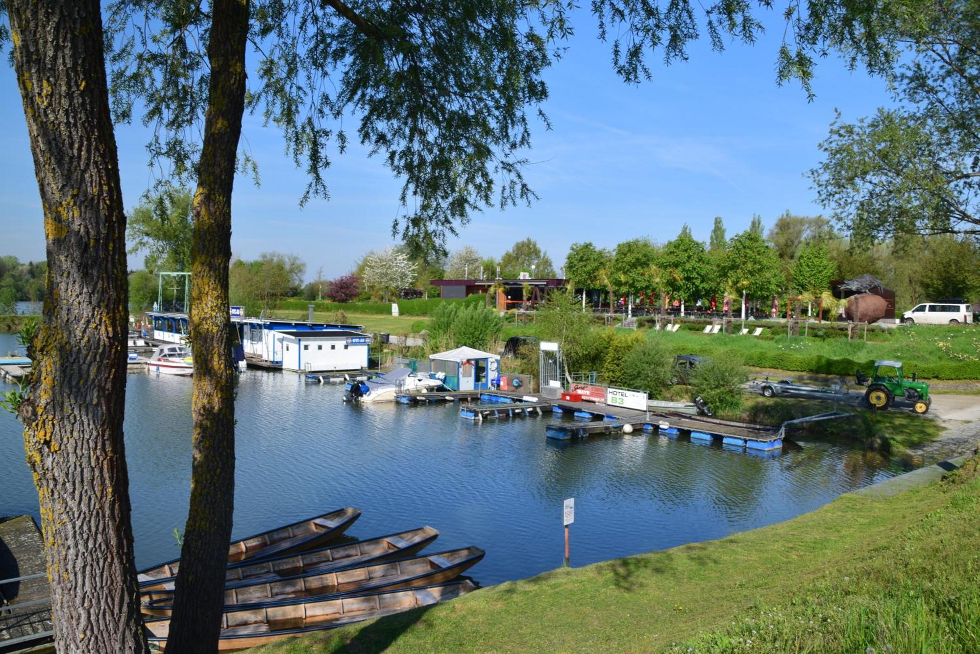 Camping & Pension Au An Der Donau Exterior photo