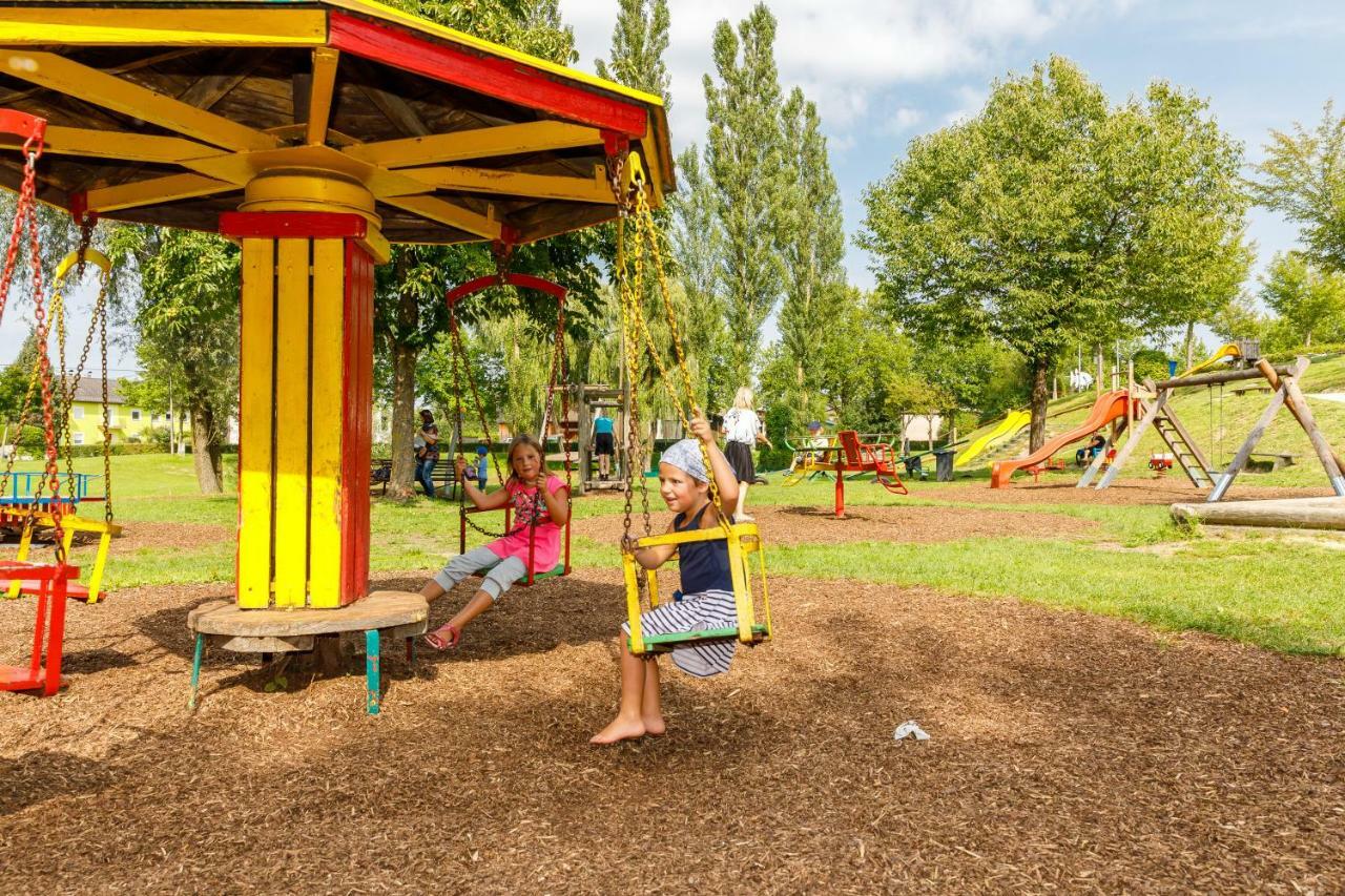 Camping & Pension Au An Der Donau Exterior photo